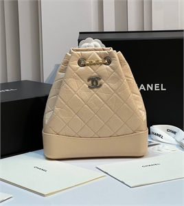 {{productViewItem.photos[photoViewList.activeNavIndex].Alt || productViewItem.photos[photoViewList.activeNavIndex].Description || 'Рюкзак CHANEL'}}