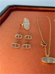 {{productViewItem.photos[photoViewList.activeNavIndex].Alt || productViewItem.photos[photoViewList.activeNavIndex].Description || 'Серьги HERMES'}}