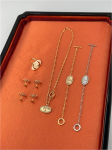 {{productViewItem.photos[photoViewList.activeNavIndex].Alt || productViewItem.photos[photoViewList.activeNavIndex].Description || 'Кулон HERMES'}}