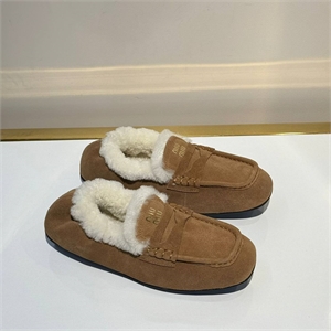 {{productViewItem.photos[photoViewList.activeNavIndex].Alt || productViewItem.photos[photoViewList.activeNavIndex].Description || 'Лоферы MIU MIU'}}