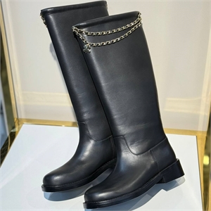 {{productViewItem.photos[photoViewList.activeNavIndex].Alt || productViewItem.photos[photoViewList.activeNavIndex].Description || 'Сапоги CHANEL'}}