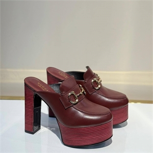 {{productViewItem.photos[photoViewList.activeNavIndex].Alt || productViewItem.photos[photoViewList.activeNavIndex].Description || 'Сабо GUCCI'}}