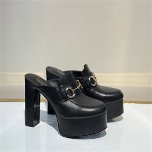 {{productViewItem.photos[photoViewList.activeNavIndex].Alt || productViewItem.photos[photoViewList.activeNavIndex].Description || 'Сабо GUCCI'}}