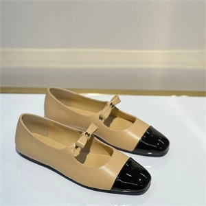 {{productViewItem.photos[photoViewList.activeNavIndex].Alt || productViewItem.photos[photoViewList.activeNavIndex].Description || 'Балетки CHANEL'}}