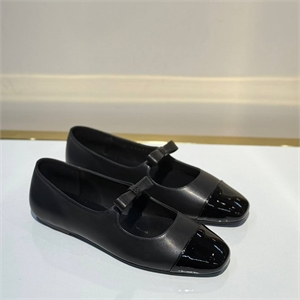 {{productViewItem.photos[photoViewList.activeNavIndex].Alt || productViewItem.photos[photoViewList.activeNavIndex].Description || 'Балетки CHANEL'}}