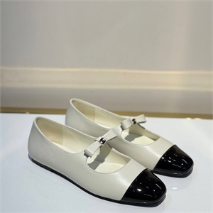 {{productViewItem.photos[photoViewList.activeNavIndex].Alt || productViewItem.photos[photoViewList.activeNavIndex].Description || 'Балетки CHANEL'}}