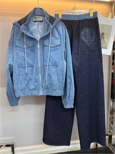 {{productViewItem.photos[photoViewList.activeNavIndex].Alt || productViewItem.photos[photoViewList.activeNavIndex].Description || 'Костюм CHANEL'}}