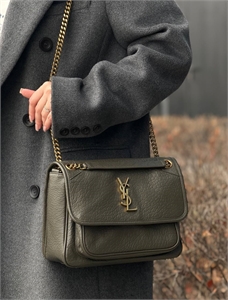 {{productViewItem.photos[photoViewList.activeNavIndex].Alt || productViewItem.photos[photoViewList.activeNavIndex].Description || 'Сумка YSL'}}