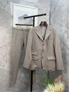 {{productViewItem.photos[photoViewList.activeNavIndex].Alt || productViewItem.photos[photoViewList.activeNavIndex].Description || 'Костюм прогулочный BC'}}