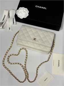 {{productViewItem.photos[photoViewList.activeNavIndex].Alt || productViewItem.photos[photoViewList.activeNavIndex].Description || 'Сумка CHANEL'}}