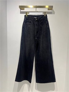 {{productViewItem.photos[photoViewList.activeNavIndex].Alt || productViewItem.photos[photoViewList.activeNavIndex].Description || 'Джинсы MIU MIU'}}