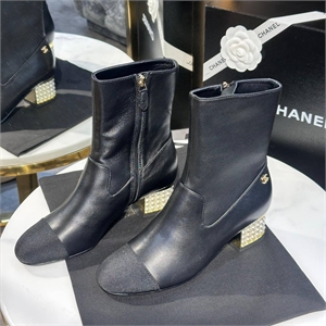 {{productViewItem.photos[photoViewList.activeNavIndex].Alt || productViewItem.photos[photoViewList.activeNavIndex].Description || 'Ботильоны CHANEL'}}