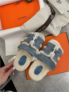 {{productViewItem.photos[photoViewList.activeNavIndex].Alt || productViewItem.photos[photoViewList.activeNavIndex].Description || 'Тапочки HERMES'}}