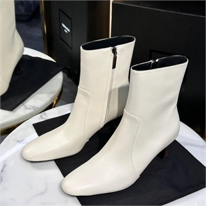 {{productViewItem.photos[photoViewList.activeNavIndex].Alt || productViewItem.photos[photoViewList.activeNavIndex].Description || 'Ботильоны YSL'}}