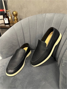 {{productViewItem.photos[photoViewList.activeNavIndex].Alt || productViewItem.photos[photoViewList.activeNavIndex].Description || 'Лоферы LP'}}