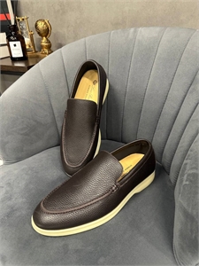 {{productViewItem.photos[photoViewList.activeNavIndex].Alt || productViewItem.photos[photoViewList.activeNavIndex].Description || 'Лоферы LP'}}