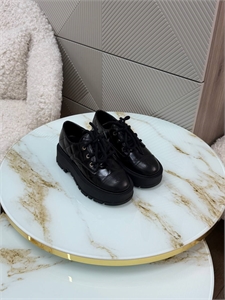 {{productViewItem.photos[photoViewList.activeNavIndex].Alt || productViewItem.photos[photoViewList.activeNavIndex].Description || 'Обувь CHANEL'}}