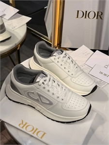 {{productViewItem.photos[photoViewList.activeNavIndex].Alt || productViewItem.photos[photoViewList.activeNavIndex].Description || 'Кроссовки DIOR'}}