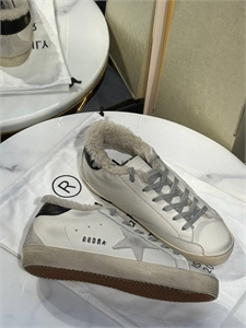 {{productViewItem.photos[photoViewList.activeNavIndex].Alt || productViewItem.photos[photoViewList.activeNavIndex].Description || 'Кеды GOLDEN GOOSE'}}