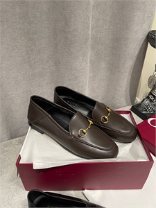 {{productViewItem.photos[photoViewList.activeNavIndex].Alt || productViewItem.photos[photoViewList.activeNavIndex].Description || 'Лоферы GUCCI'}}