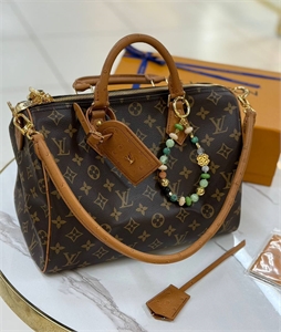 {{productViewItem.photos[photoViewList.activeNavIndex].Alt || productViewItem.photos[photoViewList.activeNavIndex].Description || 'Сумка LOUIS VUITTON'}}