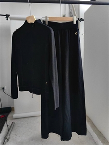 {{productViewItem.photos[photoViewList.activeNavIndex].Alt || productViewItem.photos[photoViewList.activeNavIndex].Description || 'Костюм LORO PIANA'}}