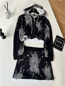 {{productViewItem.photos[photoViewList.activeNavIndex].Alt || productViewItem.photos[photoViewList.activeNavIndex].Description || 'Костюм CHANEL'}}