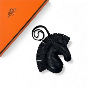 {{productViewItem.photos[photoViewList.activeNavIndex].Alt || productViewItem.photos[photoViewList.activeNavIndex].Description || 'Брелок HERMES'}}