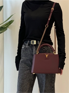 {{productViewItem.photos[photoViewList.activeNavIndex].Alt || productViewItem.photos[photoViewList.activeNavIndex].Description || 'Сумка LOUIS VUITTON'}}