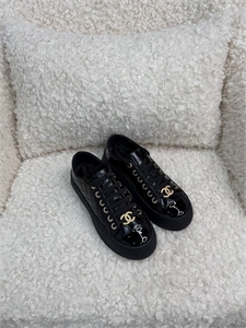 {{productViewItem.photos[photoViewList.activeNavIndex].Alt || productViewItem.photos[photoViewList.activeNavIndex].Description || 'Кеды CHANEL'}}