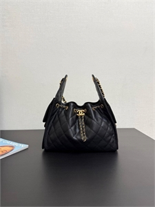 {{productViewItem.photos[photoViewList.activeNavIndex].Alt || productViewItem.photos[photoViewList.activeNavIndex].Description || 'Сумка CHANEL'}}