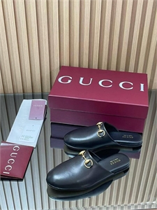 {{productViewItem.photos[photoViewList.activeNavIndex].Alt || productViewItem.photos[photoViewList.activeNavIndex].Description || 'Мюли GUCCI'}}
