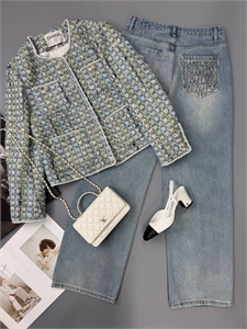 {{productViewItem.photos[photoViewList.activeNavIndex].Alt || productViewItem.photos[photoViewList.activeNavIndex].Description || 'Джинсы CHANEL'}}