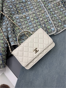 {{productViewItem.photos[photoViewList.activeNavIndex].Alt || productViewItem.photos[photoViewList.activeNavIndex].Description || 'Сумка CHANEL'}}