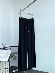 {{productViewItem.photos[photoViewList.activeNavIndex].Alt || productViewItem.photos[photoViewList.activeNavIndex].Description || 'Брюки LORO PIANA'}}