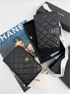 {{productViewItem.photos[photoViewList.activeNavIndex].Alt || productViewItem.photos[photoViewList.activeNavIndex].Description || 'Обложка CHANEL'}}