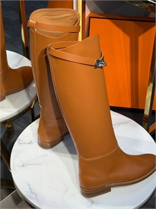 {{productViewItem.photos[photoViewList.activeNavIndex].Alt || productViewItem.photos[photoViewList.activeNavIndex].Description || 'Сапоги HERMES'}}