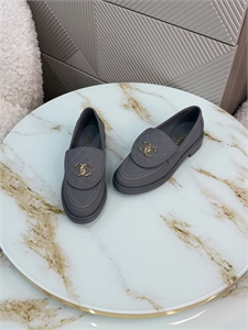 {{productViewItem.photos[photoViewList.activeNavIndex].Alt || productViewItem.photos[photoViewList.activeNavIndex].Description || 'Лоферы CHANEL'}}