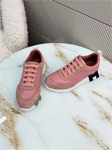 {{productViewItem.photos[photoViewList.activeNavIndex].Alt || productViewItem.photos[photoViewList.activeNavIndex].Description || 'Кроссовки HERMES'}}