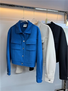 {{productViewItem.photos[photoViewList.activeNavIndex].Alt || productViewItem.photos[photoViewList.activeNavIndex].Description || 'Куртка HERMES'}}