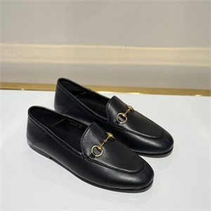 {{productViewItem.photos[photoViewList.activeNavIndex].Alt || productViewItem.photos[photoViewList.activeNavIndex].Description || 'Лоферы GUCCI'}}