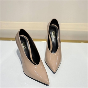 {{productViewItem.photos[photoViewList.activeNavIndex].Alt || productViewItem.photos[photoViewList.activeNavIndex].Description || 'Туфли GUCCI'}}