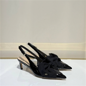 {{productViewItem.photos[photoViewList.activeNavIndex].Alt || productViewItem.photos[photoViewList.activeNavIndex].Description || 'Туфли DIOR'}}