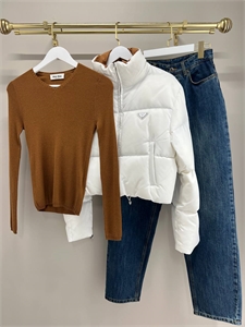 {{productViewItem.photos[photoViewList.activeNavIndex].Alt || productViewItem.photos[photoViewList.activeNavIndex].Description || 'Кофта MIU MIU'}}