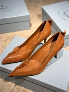 {{productViewItem.photos[photoViewList.activeNavIndex].Alt || productViewItem.photos[photoViewList.activeNavIndex].Description || 'Туфли PRADA'}}