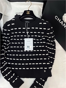 {{productViewItem.photos[photoViewList.activeNavIndex].Alt || productViewItem.photos[photoViewList.activeNavIndex].Description || 'Свитер CHANEL'}}