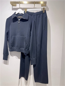 {{productViewItem.photos[photoViewList.activeNavIndex].Alt || productViewItem.photos[photoViewList.activeNavIndex].Description || 'Костюм LORO PIANA'}}