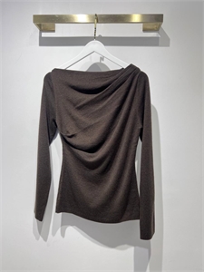 {{productViewItem.photos[photoViewList.activeNavIndex].Alt || productViewItem.photos[photoViewList.activeNavIndex].Description || 'Кофта THE ROW'}}