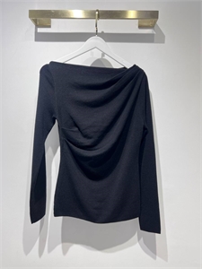 {{productViewItem.photos[photoViewList.activeNavIndex].Alt || productViewItem.photos[photoViewList.activeNavIndex].Description || 'Кофта THE ROW'}}