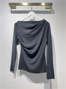 {{productViewItem.photos[photoViewList.activeNavIndex].Alt || productViewItem.photos[photoViewList.activeNavIndex].Description || 'Кофта THE ROW'}}